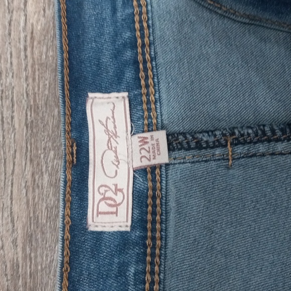 DG2 by Diane Gilman Signature Collection Stylish Blue Leopard Print Jeans - Picture 13 of 15